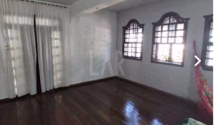 Casa à venda, 8 quartos, 3 suítes, 4 vagas, Sagrada Família - Belo Horizonte/MG