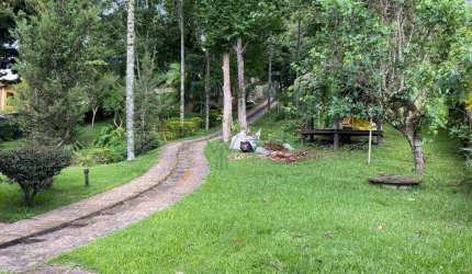 Terreno de 1050 Metros Á venda, Murado de frente para o Lago.