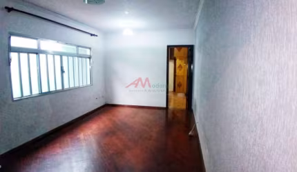 Esta casa de 165 m², bem localizada, é perfeita para quem busca conforto e praticidade. Confira os detalhes:  Dormitórios: Três, sendo uma suíte. Banheiros: Dois no total, mais uma suíte adicional nos