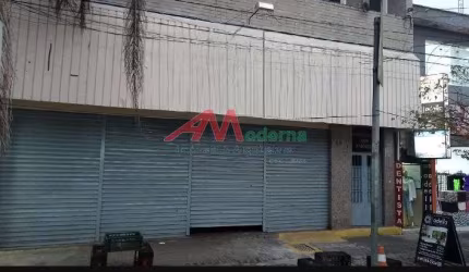 Amplo salão comercial (Era a Igreja   Universal) calçadão próximo a  Estação Ferroviária Guapituba. Terreno: 350,00 mtrs de construção. (Porta na largura do imóvel) Banheiro(s): Feminino (s) e Masculi