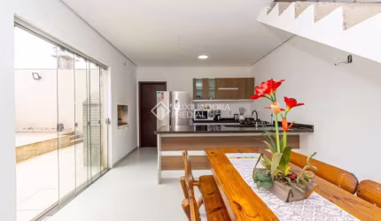Casa com 3 quartos à venda na Bonsucesso, 863, Parque da Matriz, Cachoeirinha, 100 m2 por R$ 439.990