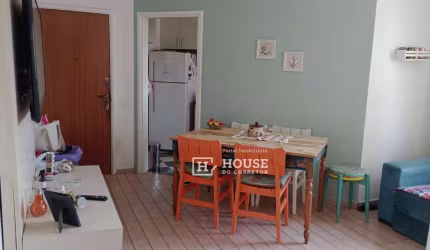Apartamento com 2 dormitórios à venda, 54 m² por R$ 270.000