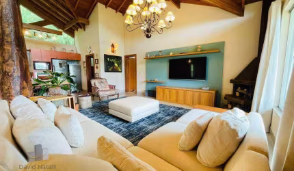 Chácara Exclusiva com 3 Casas e Casa de Lazer