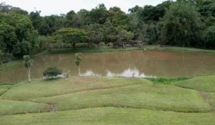 Descubra o Encanto Rural: Chácara dos Sonhos em Cruz do Cedro, Quadra/SP  Seu Refúgio Perfeito na Natureza por Apenas R$ 650 Mil