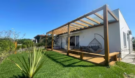 Casa em condomínio fechado com 3 quartos à venda na Avenida Esperança, 240, Araçatuba, Imbituba por R$ 2.350.000