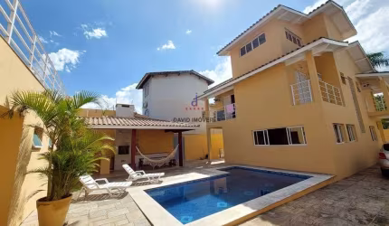 Sobrado Triplex -  04 dorm. sendo 02 suites - Centro - Caraguatatuba/SP