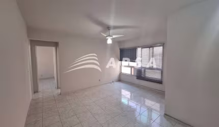 EXCELENTE APARTAMENTO LOCALIZADO NO MÉIER, 65M², TOTALMENTE REFORMADO, PINTURA NOVA, SALA BEM CONFOR