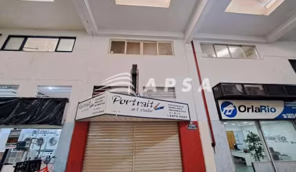 ÓTIMA LOJA COM 3 ANDARES, COMPOSTO POR LOJA, 2 BANHEIROS, COPA, EM GALERIA MOVIMENTADA NO LEME, PRÓX
