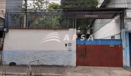 IMÓVEL COMERCIAL EM NILÓPOLIS. POSSUI UMA ÁREA DE MANOBRA E ESTACIONAMENTO. É POSSÍVEL A ENTRADA DE