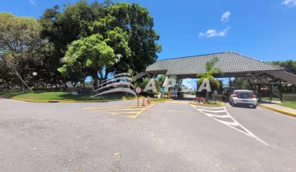 EXCELENTE CASA, EM CONDOMÍNIO FECHADO, COMPOSTA POR 03 ÁREAS, GARAGEM, PISCINA, 02 VARANDAS, 02 SALA