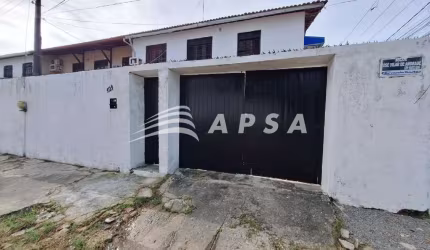 CASA DUPLEX COM GARAGEM, VARANDA, 04 QUARTOS SENDO 02 SUITES , COZINHA E QUINTAL . PROX. A ESCOLAS