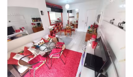 Locação anual! Apartamento com 2 dormitórios e sacada.