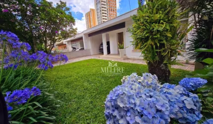 Casa TERREA EM FRENTE A PRAÇA 29 DE MARÇO com 4 dormitórios à venda, 230 m² por R$ 2.150.000 - Mercês - Curitiba/PR