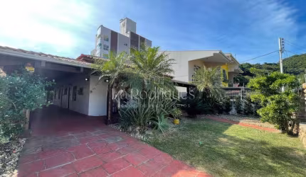 Casa com 3 quartos no Bairro Ressacada
