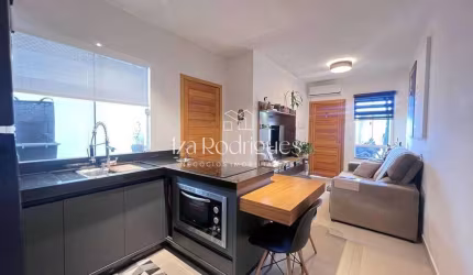 Casa Geminada com suíte no bairro Santa Regina