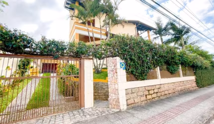 Casa com 4 quartos à venda na Rua Paula Ramos, 982, Coqueiros, Florianópolis por R$ 2.190.000