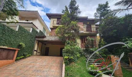 Imperdível! Casa à venda em Osasco-SP, no Parque dos Príncipes, 3 quartos, 1 suíte, 2 salas, 4 banheiros, 5 vagas, 246m².