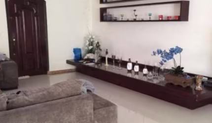 EXCELENTE SOBRADO, COM 319M² DE ÁREA ÚTIL, BEM ILUMINADO