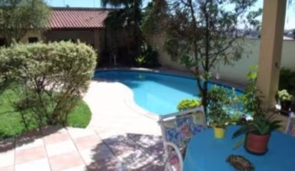 Casa Sobrado 220 m2, 4 dormitórios, sendo 2 suítes