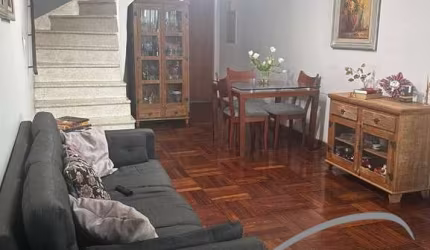 Imperdível oportunidade: Casa à venda em Osasco-SP, Vila Yara! 3 quartos, 1 suíte, 2 salas, 3 banheiros, 2 vagas, 200m².