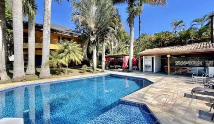 Casa residencial para Venda Palos Verdes, Carapicuíba 5 dormitórios sendo 5 suítes, 3 salas, 7 banheiros, 4 vagas 608,98 m² construída, 1.207,00 m² terreno