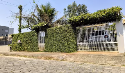 Casa espaçosa a venda na Praia de Gravatá -Navegantes SC