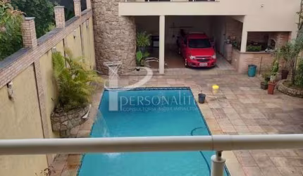 Sobrado com piscina comercial  e edícula externa 12 vagas