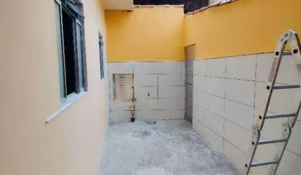 Casa 2 quartos, área externa e garagem. Bairro São Pedro.