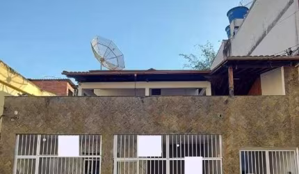 Casa 4 quartos, 3 andares, suíte, garagem, terraço com área gourmet em rua tranquila no bairro São Mateus.