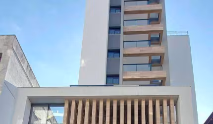 Apartamento garden de alto padrão com 2 quartos, suíte, sala com cozinha integrada, varanda e área externa, 2 vagas, frente. Espetacular localização!