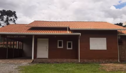 Casa seminova, localizada a 7 km do centro de Urubici