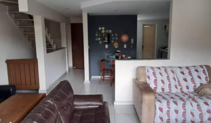 Casa duplex, 3 quartos, 1 suíte em condomínio com lazer próximo à praia de Camboinhas