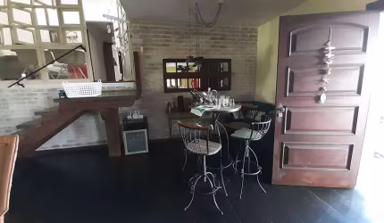 Ampla casa de 6 quartos, 4 suítes, vista deslumbrante p Baía de Guanabara