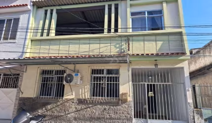 Casa Duplex de Vila, 4 quartos, 3 suítes, closet, Churrasqueira e 2 vagas