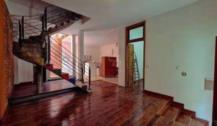 Casa de Vila no Ingá, 4 quartos sendo uma suíte, local bucólico.