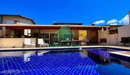 Casa Maravilhosa 4 Dormitórios com Piscina em Condomínio Fechado