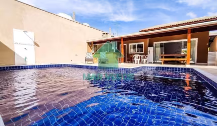 Casa Espetacular Locação Temporada 3 dormitórios com piscina em Condomínio Fechado