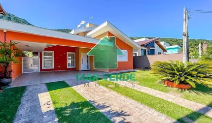Casa 3 Dorm com Suíte e Piscina em Condominio Fechado