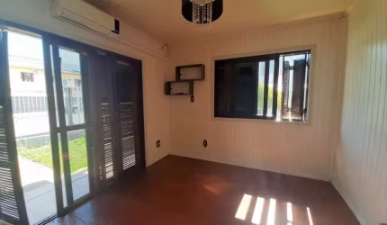 Casa com 2 quartos à venda na Rua Quitéria Mano, 565, Santa Catarina, Caxias do Sul por R$ 380.000