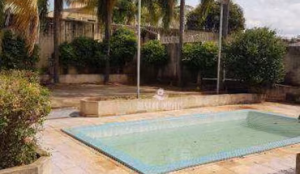 Casa com 4 quartos à venda no Bairro Cidade Jardim - Uberlândia/MG