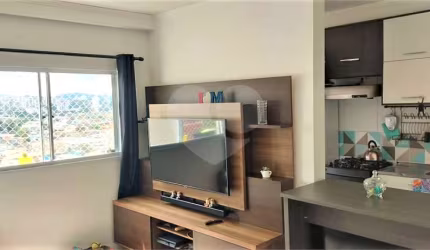 Apto.45mt -02 dorm c/ Armarios -Living para dois Ambientes, Cozinha planejada,01 wc, 01 vg