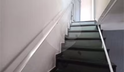 Sobrado 157m², 4 dormitórios, 1 suíte e 2 vagas de garagem