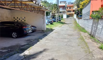 Atenção Construtores Terreno no Horto Florestal com 1.118 Metros com Casa Térrea no Local!!!