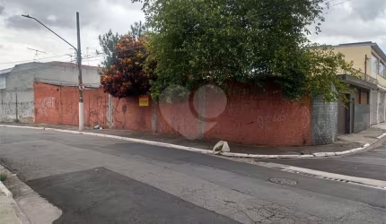 Casa térrea com excelente terreno no Jardim Brasil