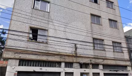 Prédio residencial e comercial no Pari.