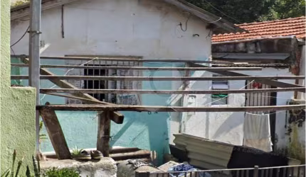 Casa Terrea/Terreno, próxima ao Metrõ Vila Matilde; Terreno de 140 metros quadrados (7x20).