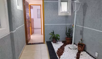 Excelente ap com quintal grande e dois dorms a 400 metros do metrô Parada Inglesa.