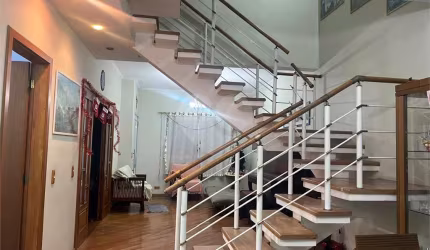 LINDO SOBRADO MUITO CONFORTO, ESPAÇO GOURMET,2 VAGAS, ESTUDA PERMUTA COMO PARTE DE PAGAMENTO .