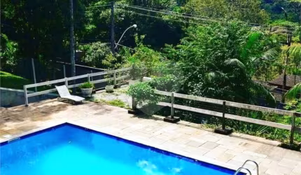 Excelente Sobrado em Condomínio Fechado na