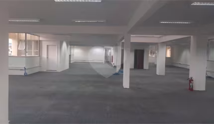 Prédio Comercial com 1.170m2 no Centro de Osasco, imóvel com elevador, 5 vagas de garagem
